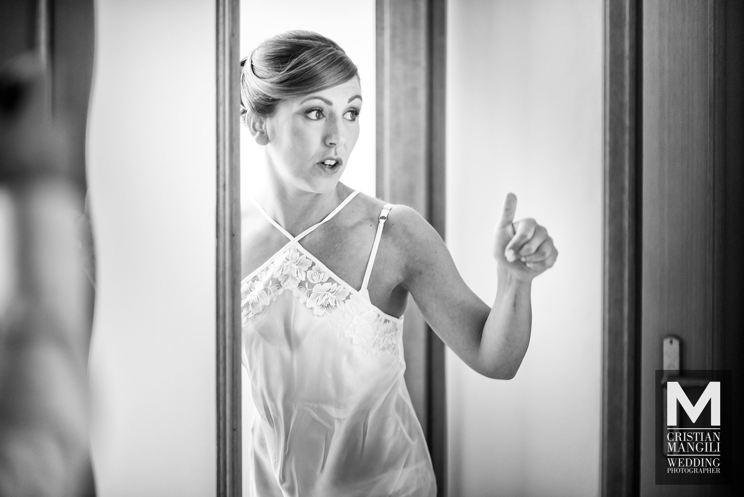 0004004 Bride Preparation italian wedding photographer 0004004 Bride Preparation italian wedding photographer