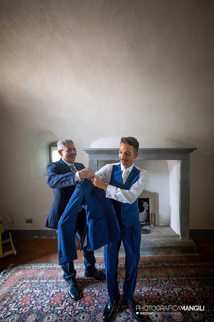 002 preparativi sposo foto matrimonio reportage castello di monasterolo bergamo 002 preparativi sposo foto matrimonio reportage castello di monasterolo bergamo