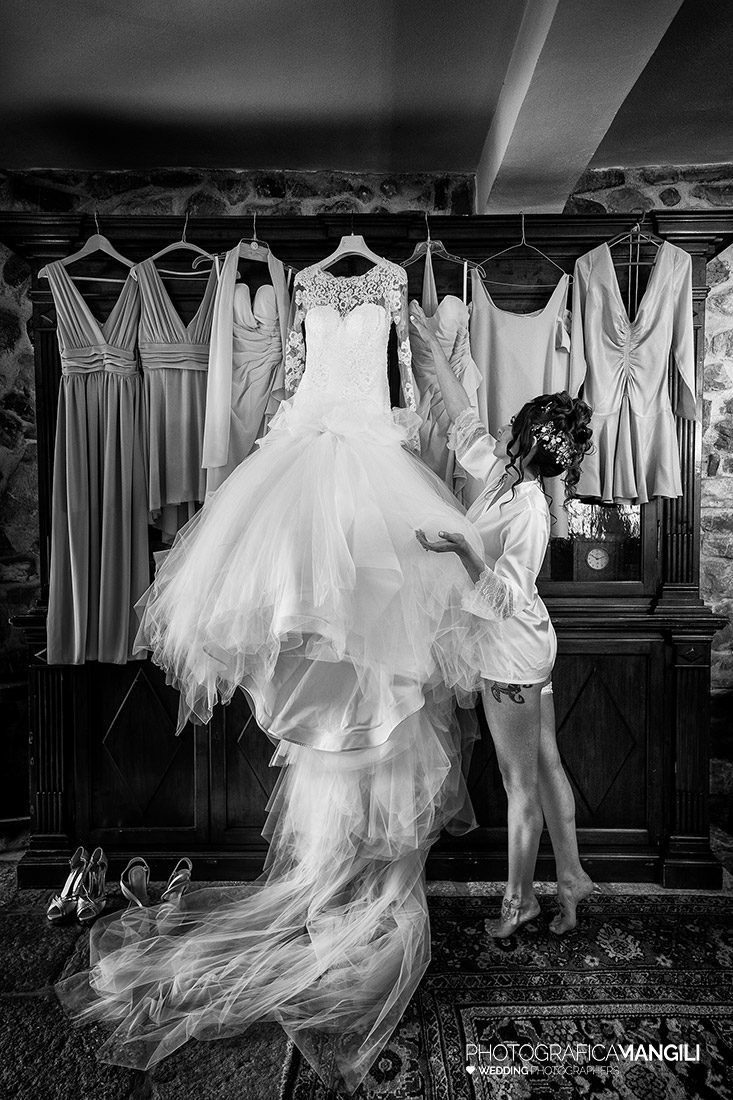 010 preparativi sposa foto matrimonio castello di rossino reportage calolziocorte lecco lago como 010 preparativi sposa foto matrimonio castello di rossino reportage calolziocorte lecco lago como