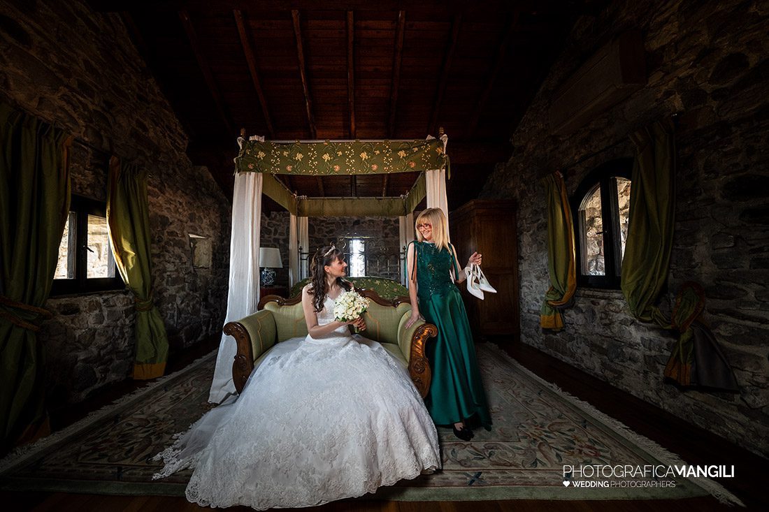 011 ritratto sposa preparativi foto matrimonio castello di rossino calolziocorte lecco 011 ritratto sposa preparativi foto matrimonio castello di rossino calolziocorte lecco