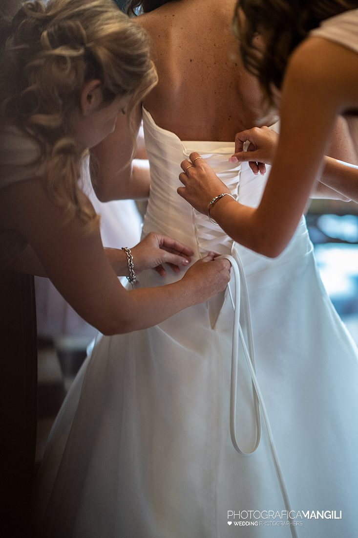 016 preparativi sposa foto matrimonio reportage castello di monasterolo bergamo 016 preparativi sposa foto matrimonio reportage castello di monasterolo bergamo
