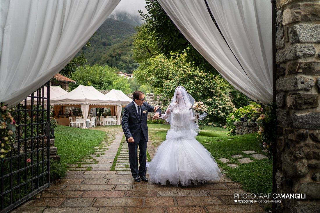 021 cerimonia fotografo sposi matrimonio rito civile castello di rossino calolziocorte lecco lago como 021 cerimonia fotografo sposi matrimonio rito civile castello di rossino calolziocorte lecco lago como