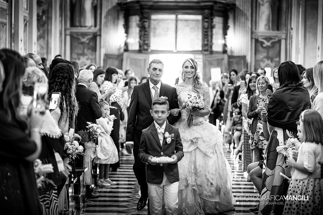 022 ingresso sposa cerimonia chiesa sposi foto matrimonio certosa geregnano milano 1 022 ingresso sposa cerimonia chiesa sposi foto matrimonio certosa geregnano milano 1