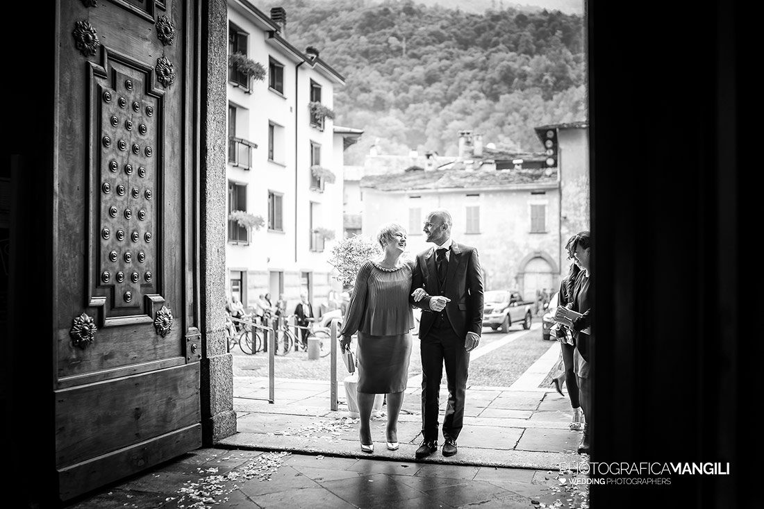 024 ingresso sposo cerimonia chiesa sposi foto matrimonio morbegno sondrio 2 024 ingresso sposo cerimonia chiesa sposi foto matrimonio morbegno sondrio 2