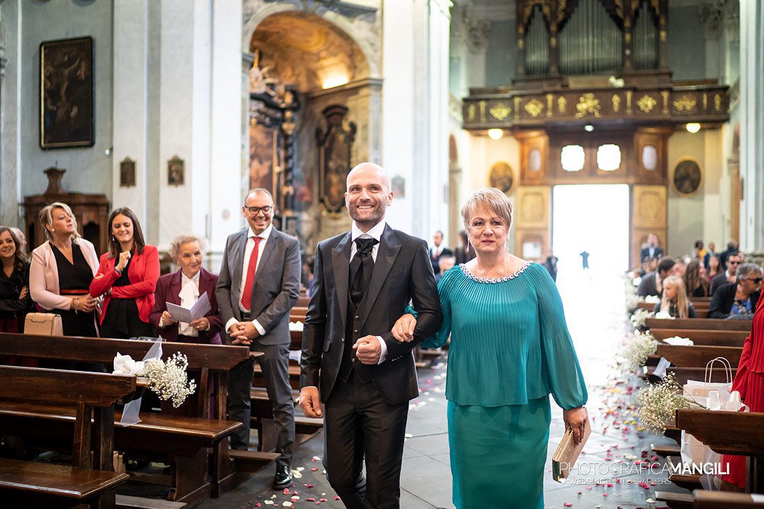025 ingresso sposo cerimonia chiesa sposi foto matrimonio morbegno sondrio 2 025 ingresso sposo cerimonia chiesa sposi foto matrimonio morbegno sondrio 2