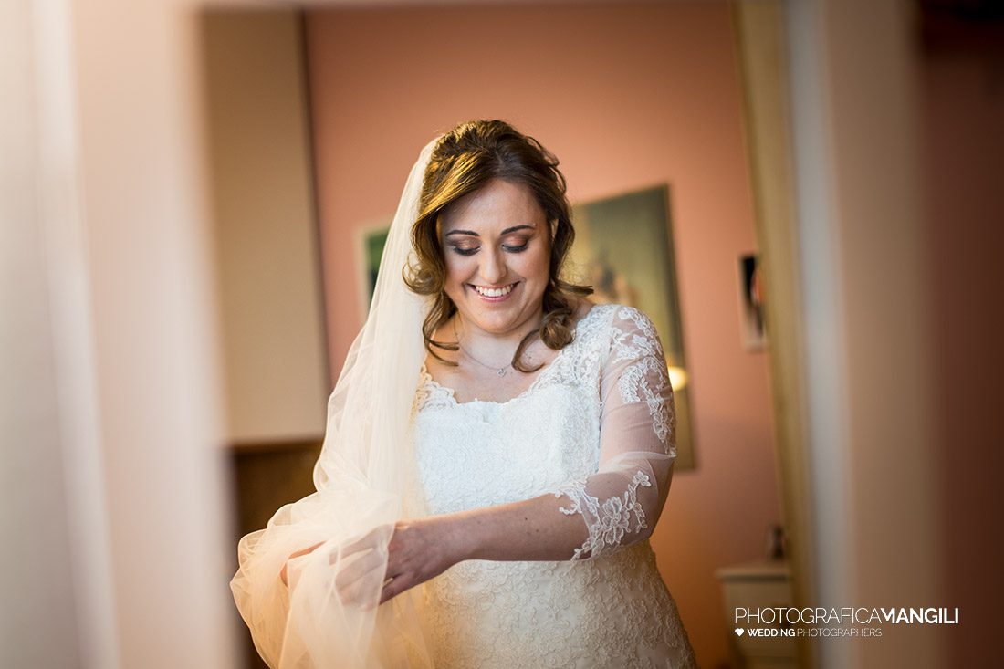 03 foto vestizione sposa fotografo matrimoni bergamo como brescia 1 03 foto vestizione sposa fotografo matrimoni bergamo como brescia 1