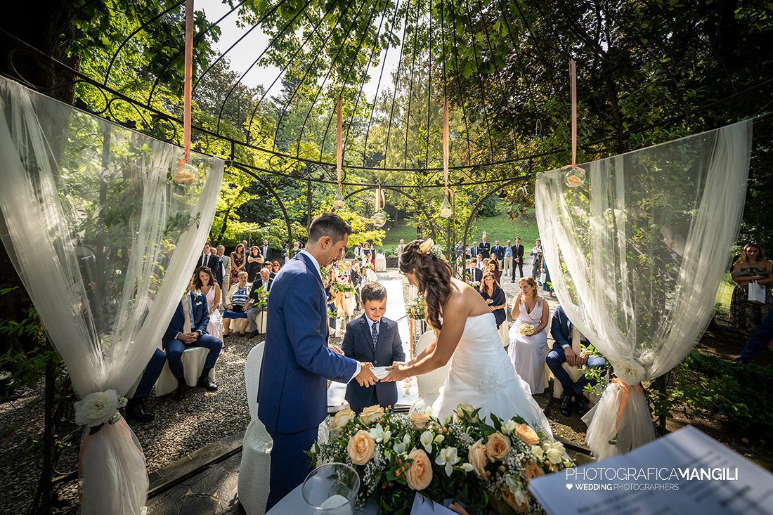 030 cerimonia fotografo sposi matrimonio rito civile castello di monasterolo bergamo 030 cerimonia fotografo sposi matrimonio rito civile castello di monasterolo bergamo
