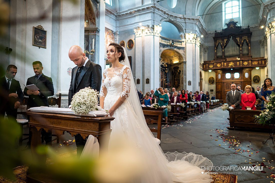 035 cerimonia chiesa sposi foto matrimonio morbegno sondrio 2 035 cerimonia chiesa sposi foto matrimonio morbegno sondrio 2