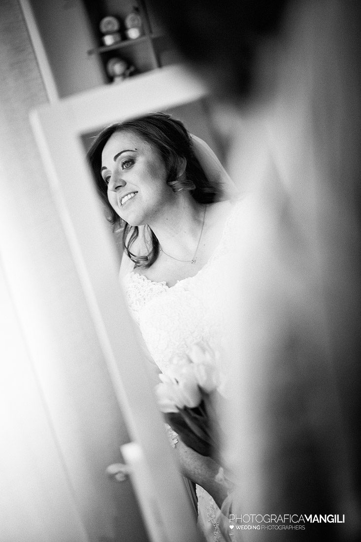 04 foto vestizione sposa fotografo matrimoni bergamo como brescia 1 04 foto vestizione sposa fotografo matrimoni bergamo como brescia 1