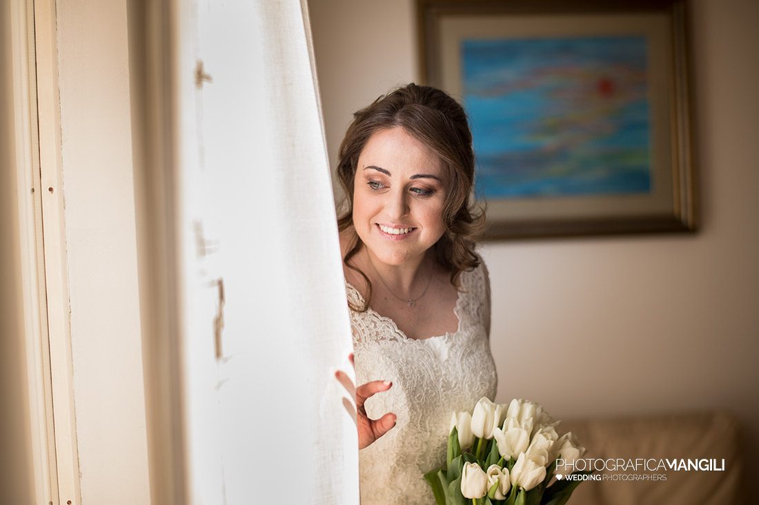 04 sposa alla finestra fotografo matrimoni bergamo como brescia 1 04 sposa alla finestra fotografo matrimoni bergamo como brescia 1