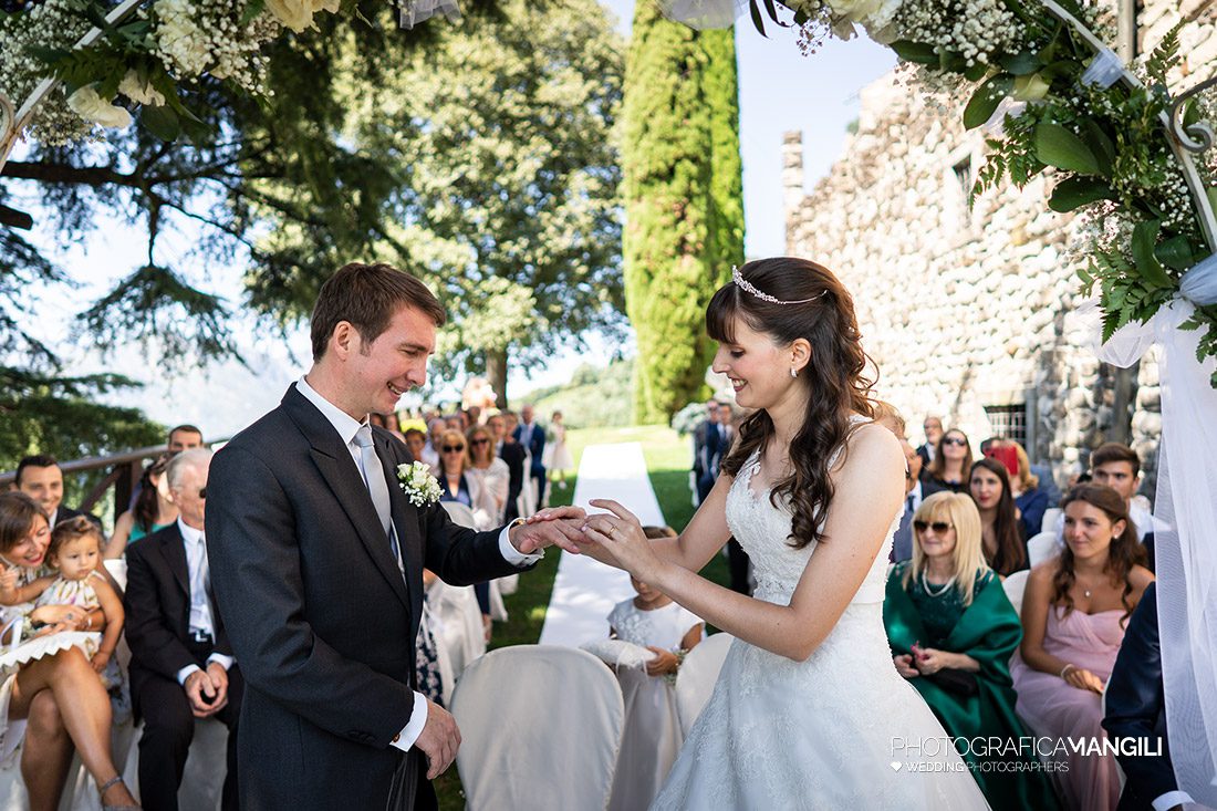 040 cerimonia rito civile wedding sposi foto matrimonio castello di rossino calolziocorte lecco 040 cerimonia rito civile wedding sposi foto matrimonio castello di rossino calolziocorte lecco