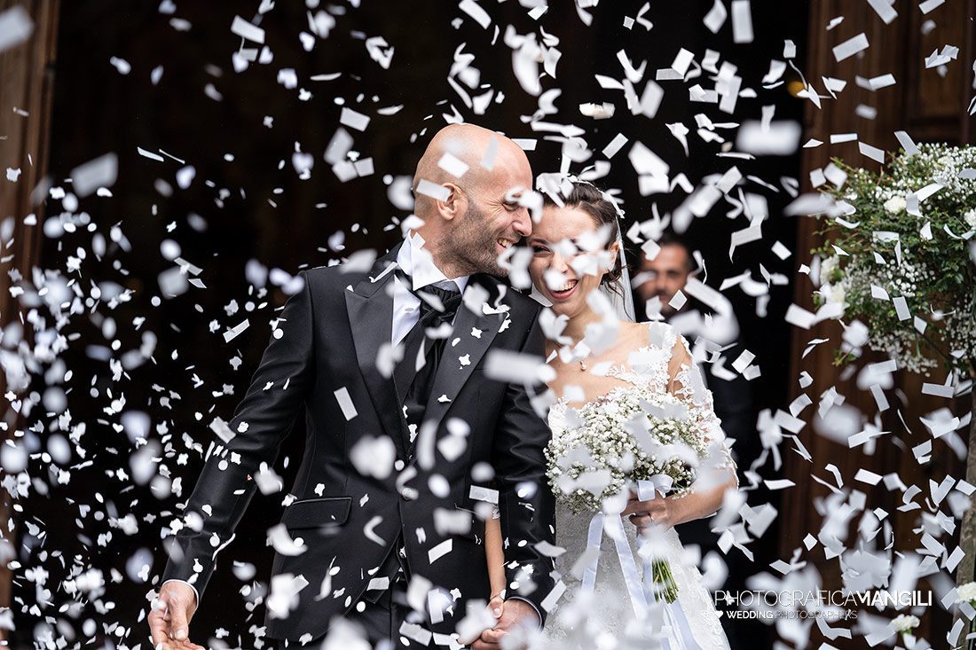 042 cerimonia chiesa lancio del riso sposi foto matrimonio morbegno sondrio 2 042 cerimonia chiesa lancio del riso sposi foto matrimonio morbegno sondrio 2