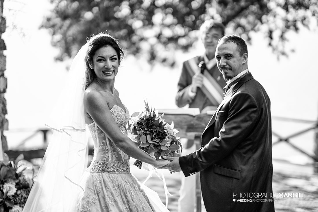 044 cerimonia fotografo sposi matrimonio rito civile castello di rossino lecco lago di como 044 cerimonia fotografo sposi matrimonio rito civile castello di rossino lecco lago di como