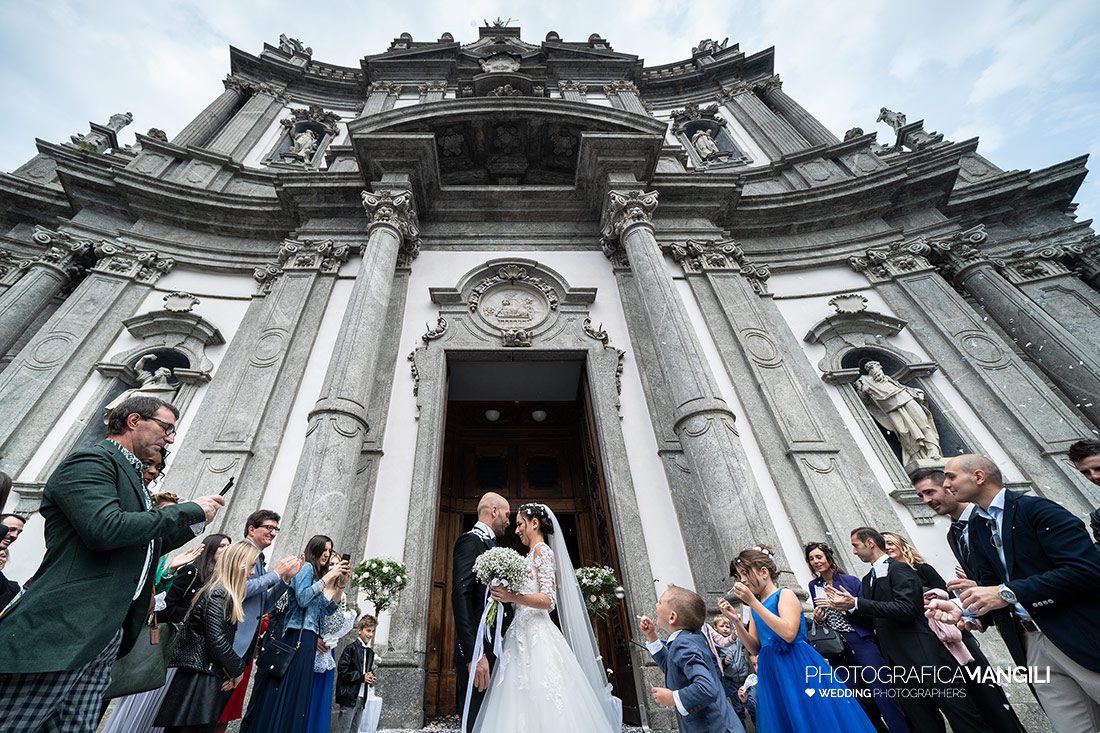 045 cerimonia chiesa lancio del riso sposi foto matrimonio morbegno sondrio 2 045 cerimonia chiesa lancio del riso sposi foto matrimonio morbegno sondrio 2