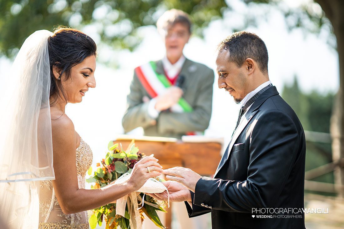 046 cerimonia fotografo sposi matrimonio rito civile castello di rossino lecco lago di como 046 cerimonia fotografo sposi matrimonio rito civile castello di rossino lecco lago di como
