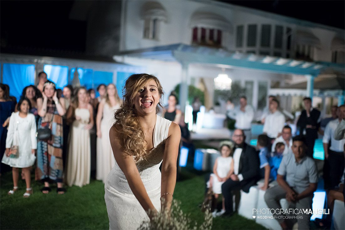 05 sposa lancio dei fiori 05 sposa lancio dei fiori