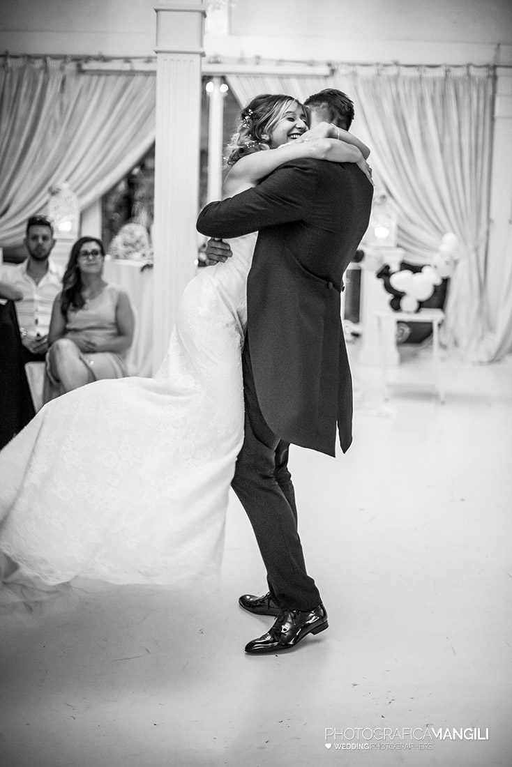 06 abbraccio sposi bianconero 06 abbraccio sposi bianconero