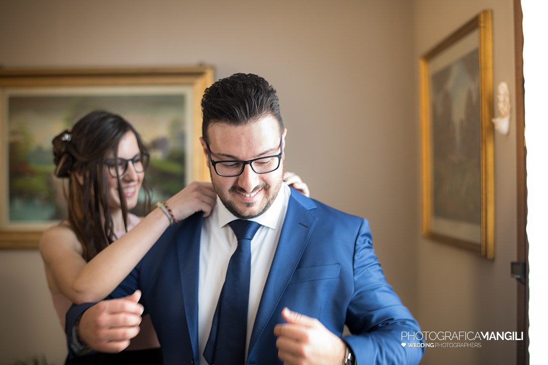 08 foto vestizione sposo fotografo matrimoni bergamo como brescia 08 foto vestizione sposo fotografo matrimoni bergamo como brescia