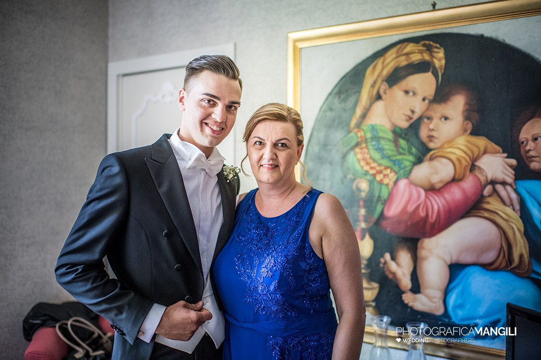 09 sposo e famigliare giorno del matrimonio 09 sposo e famigliare giorno del matrimonio