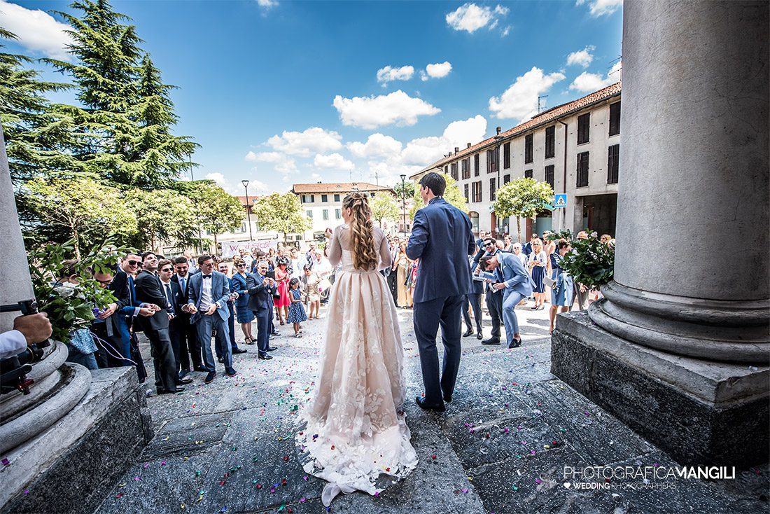 13 festeggiamenti sposi fuori dalla chiesa 13 festeggiamenti sposi fuori dalla chiesa