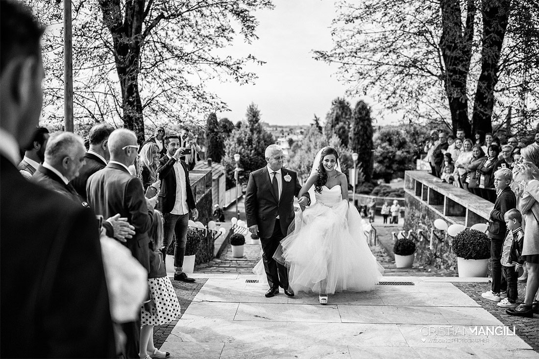 14 sposa arrivo in chiesa 2 14 sposa arrivo in chiesa 2