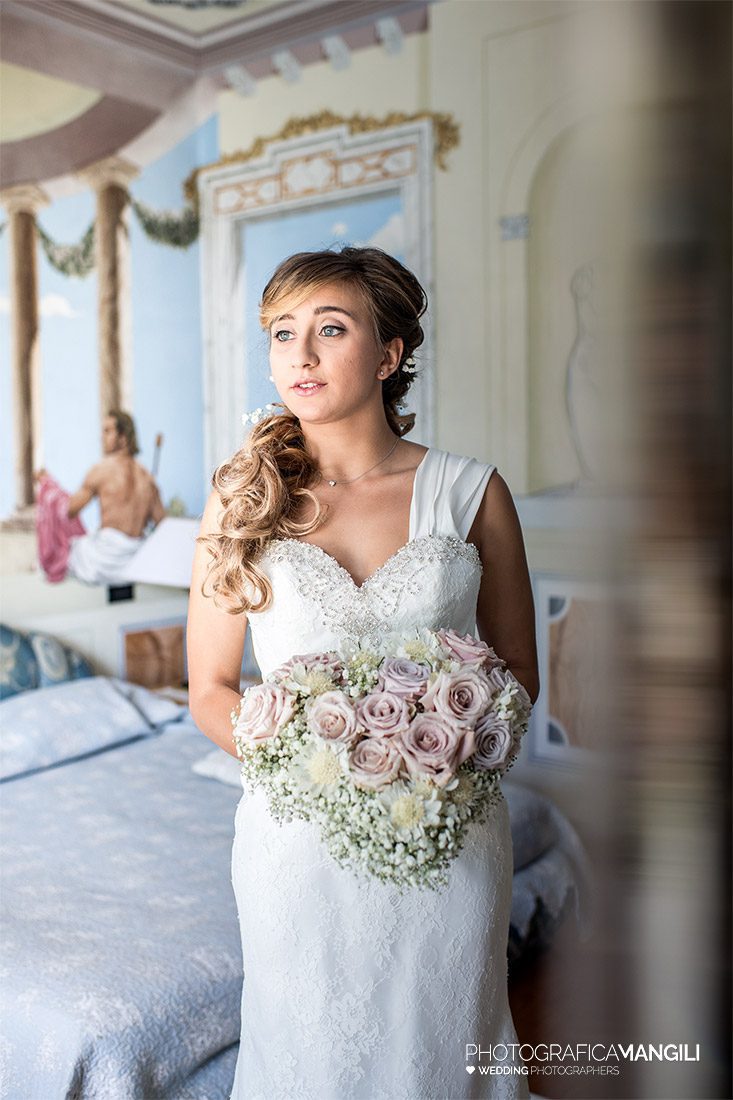 16 sposa con decorazione floreale 16 sposa con decorazione floreale