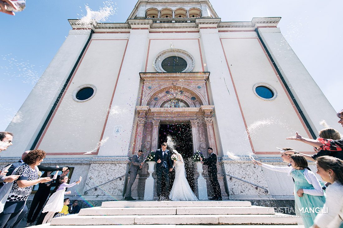 25 festeggiamenit fuori dalla chiesa 25 festeggiamenit fuori dalla chiesa