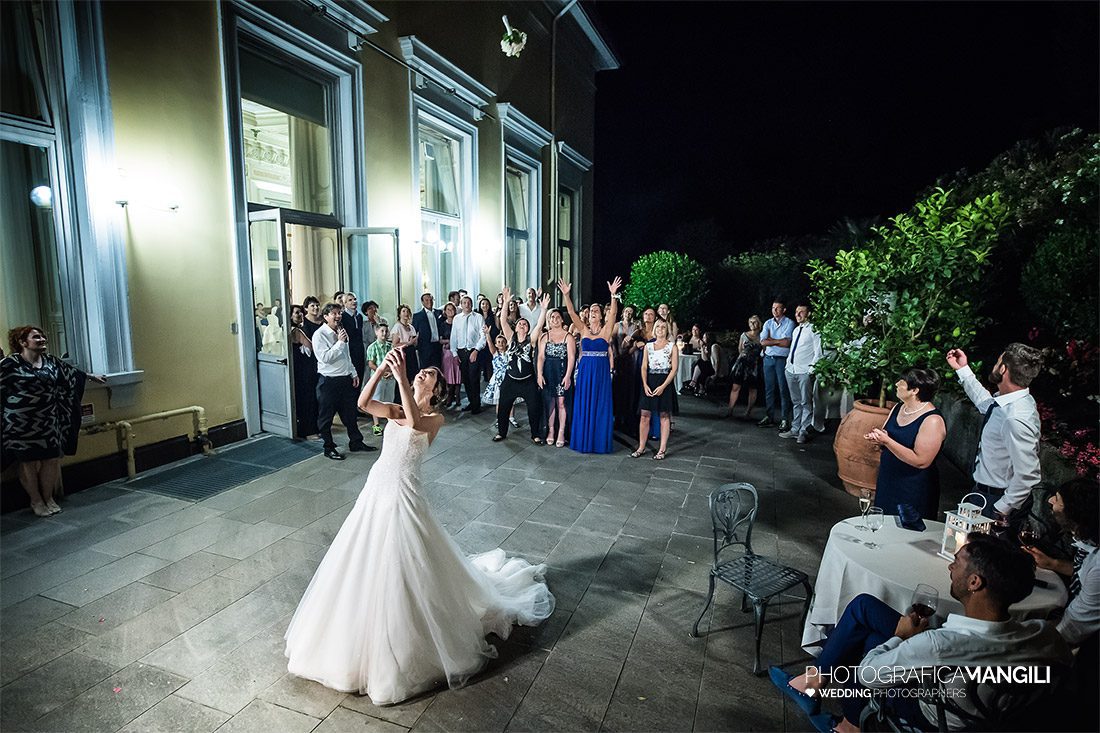 56 animazione lancio dei fiori 1 56 animazione lancio dei fiori 1