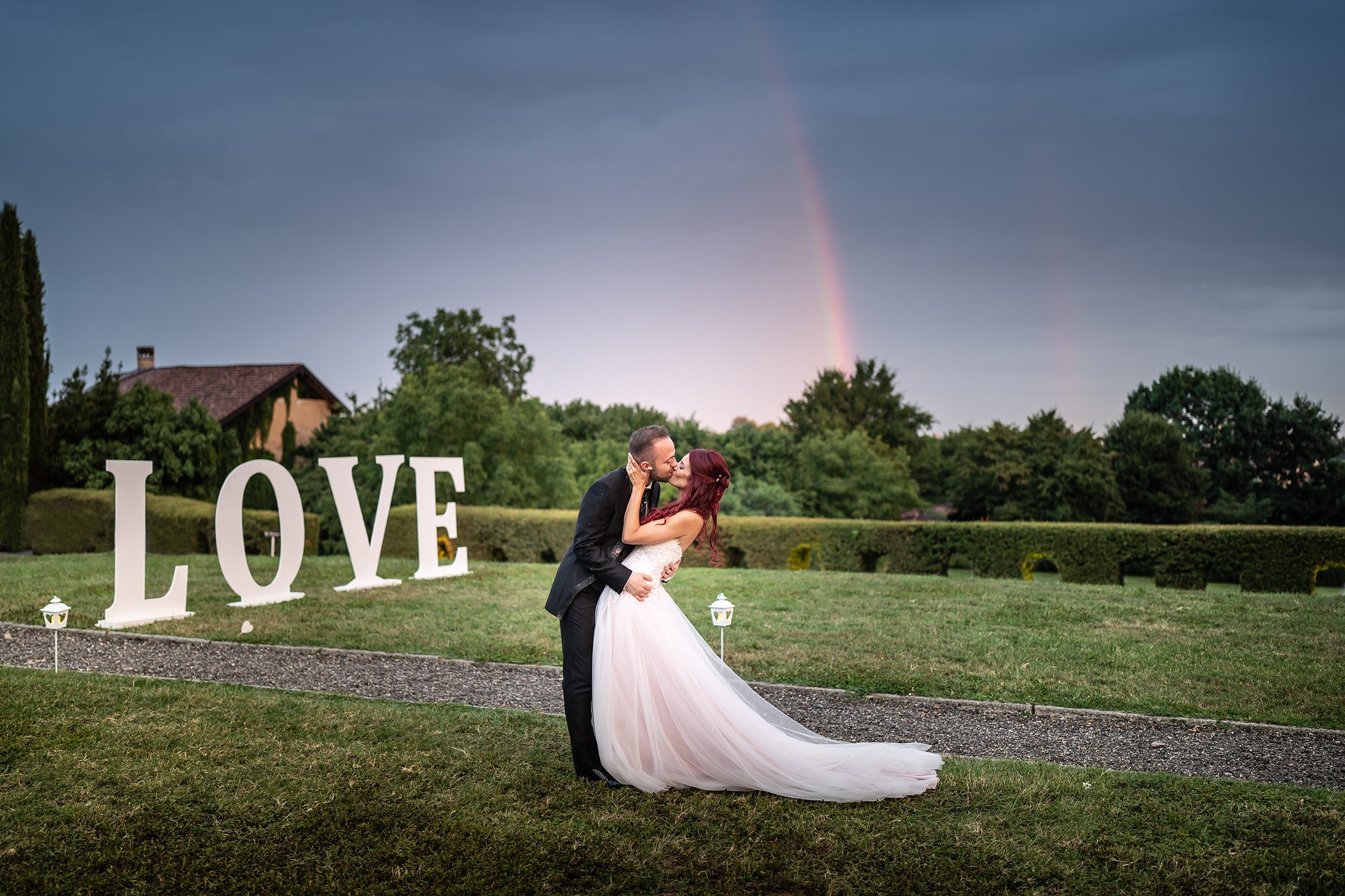 039 fotografo matrimonio reportage wedding sposi ritratto arcobaleno bacio love castello cernusco lecco 1