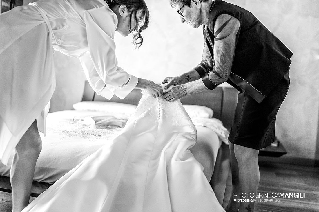 012 preparativi abito nozze sposa foto reportage matrimonio bergamo 012 preparativi abito nozze sposa foto reportage matrimonio bergamo