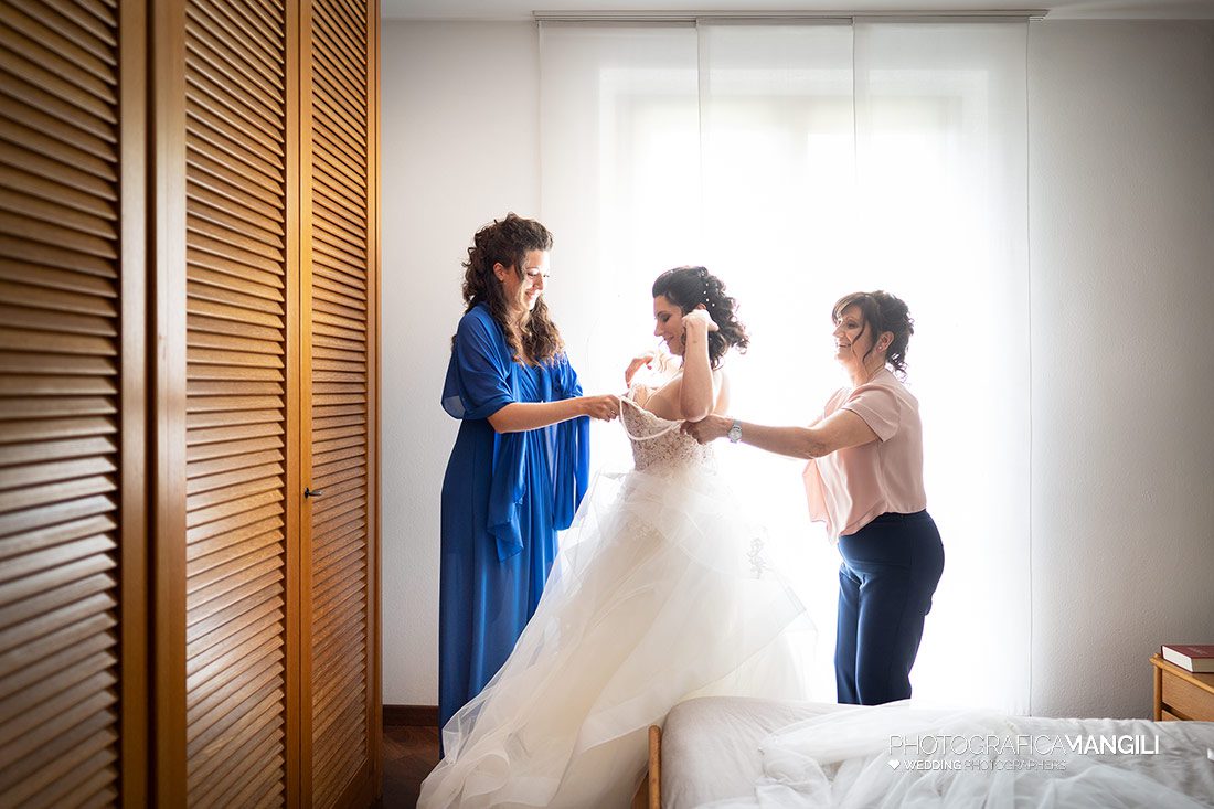 012 preparativi sposa abito foto matrimonio wedding oggiono 012 preparativi sposa abito foto matrimonio wedding oggiono
