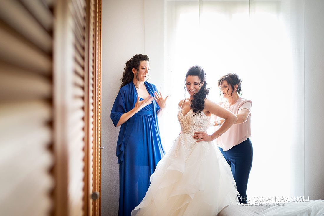 013 preparativi sposa abito foto matrimonio wedding oggiono 013 preparativi sposa abito foto matrimonio wedding oggiono