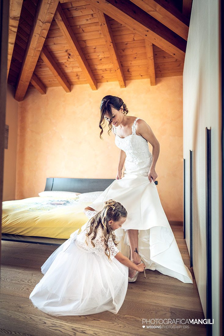 014 preparativi abito nozze sposa foto reportage matrimonio bergamo 014 preparativi abito nozze sposa foto reportage matrimonio bergamo