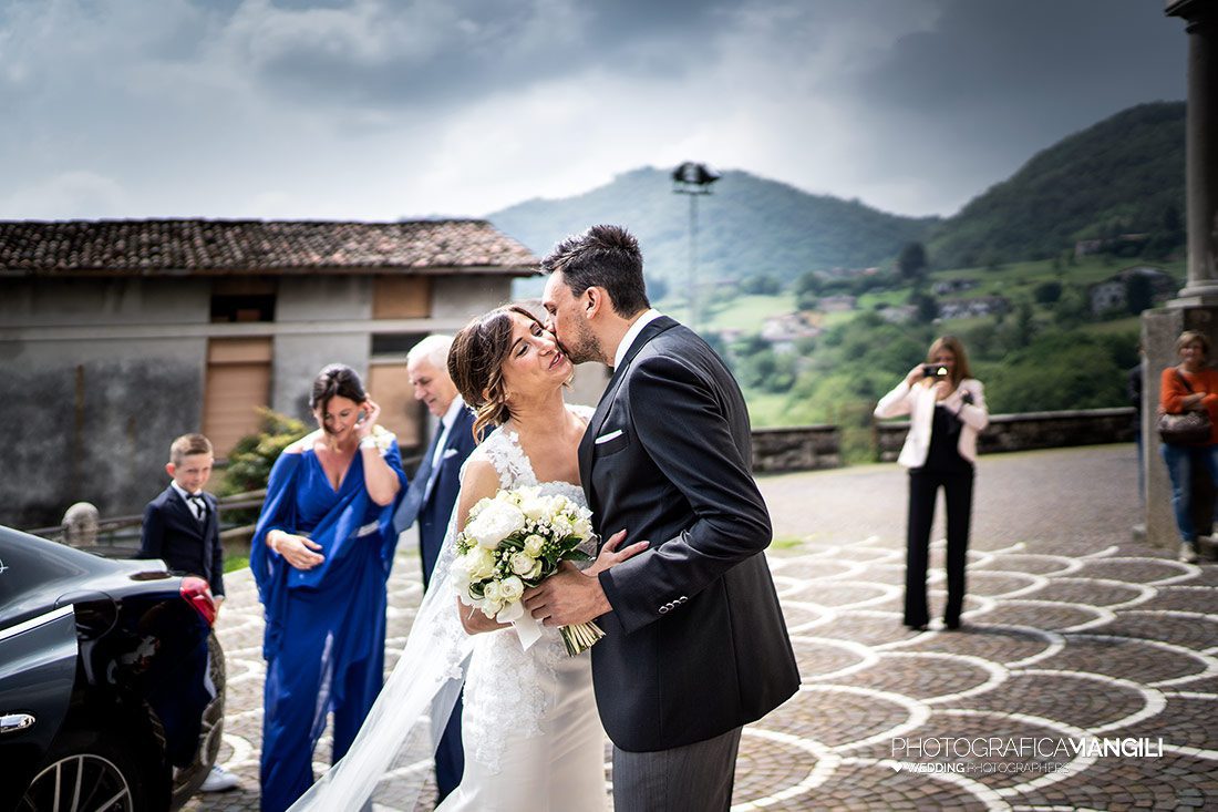 026 ingresso chiesa cerimonia sposa foto reportage matrimonio bergamo 026 ingresso chiesa cerimonia sposa foto reportage matrimonio bergamo