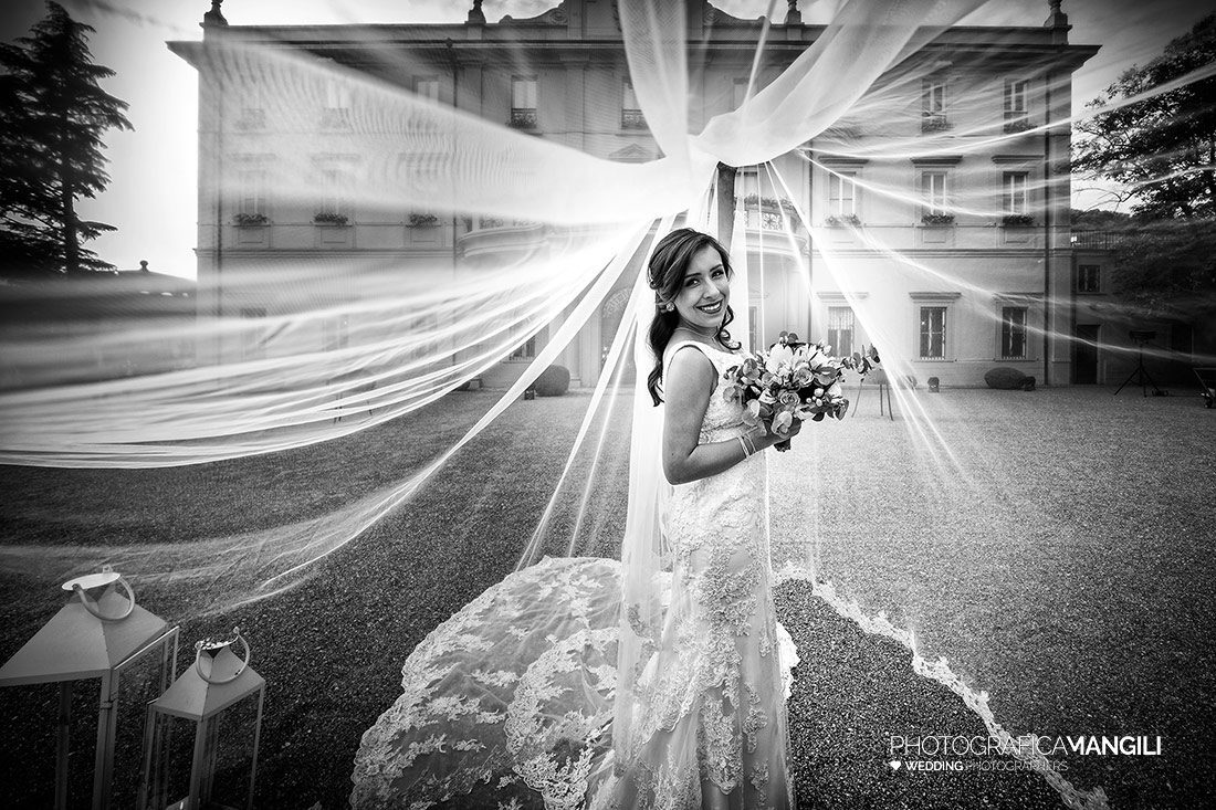 048 sposa velo matrimonio villa acquaroli carvico bergamo biancoenero 048 sposa velo matrimonio villa acquaroli carvico bergamo biancoenero