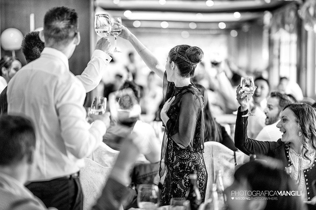 049 sposi brindisi wedding reportage la palma palazzago bergamo biancoenero 049 sposi brindisi wedding reportage la palma palazzago bergamo biancoenero