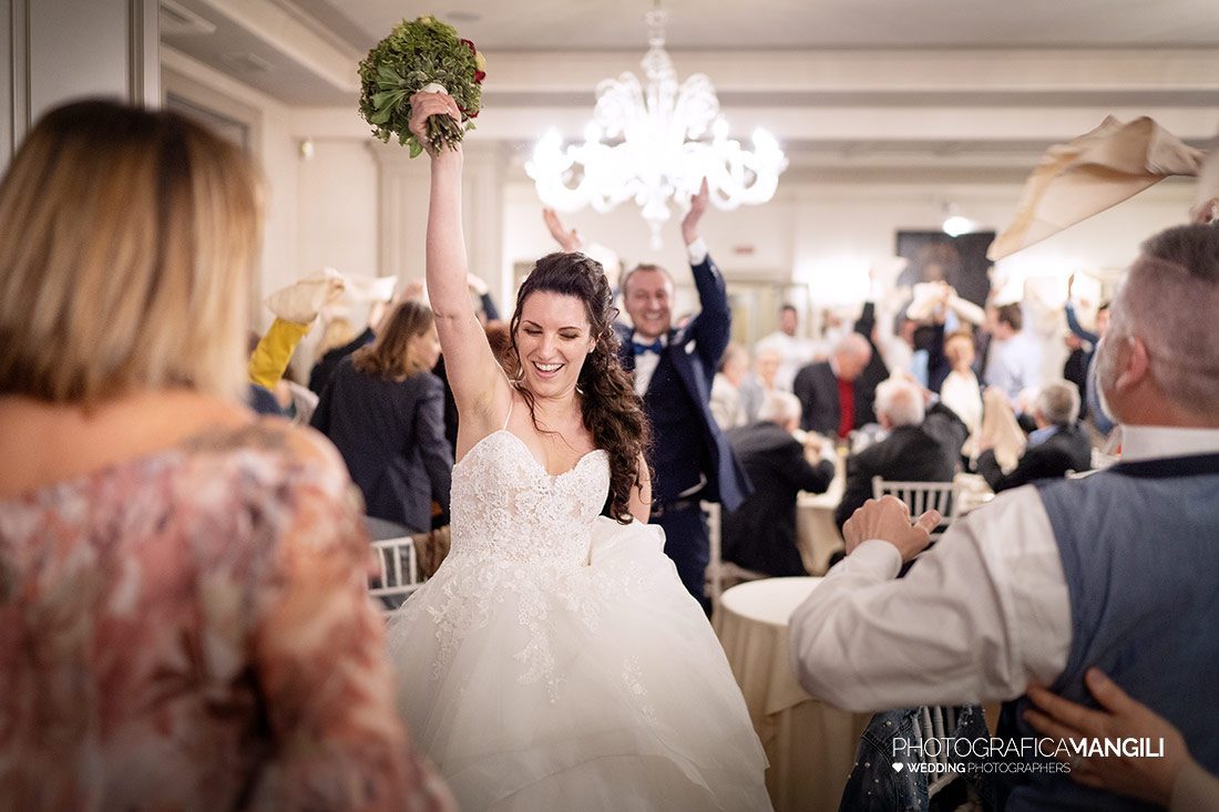 054 sposi amici ricevimento matrimonio wedding reportage villa acquaroli carvico bergamo 054 sposi amici ricevimento matrimonio wedding reportage villa acquaroli carvico bergamo