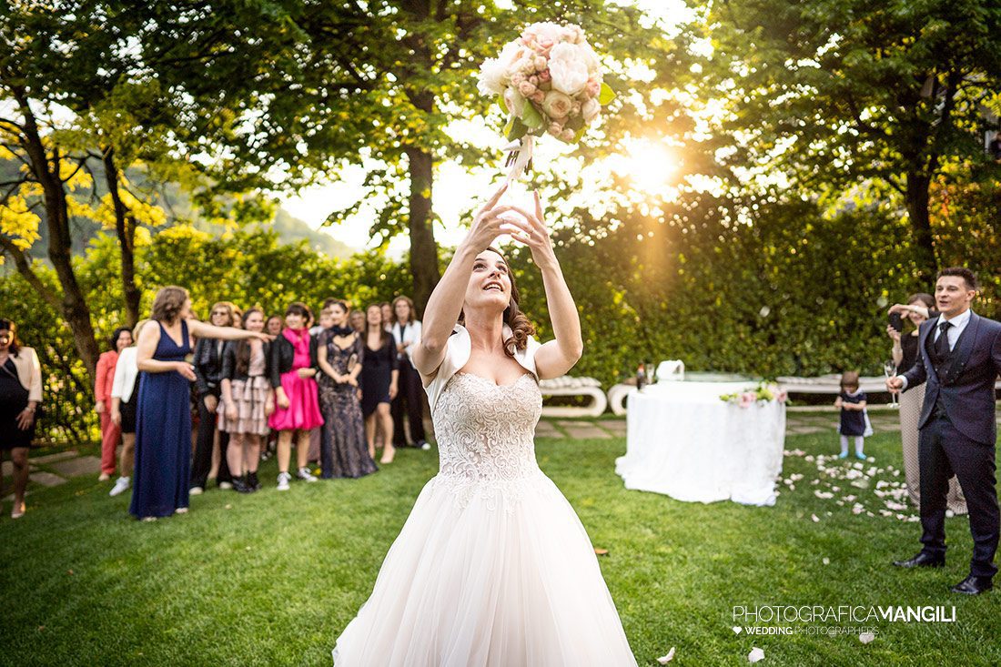 061 sposi matrimonio wedding lancio bouquet la palma palazzago bergamo 061 sposi matrimonio wedding lancio bouquet la palma palazzago bergamo