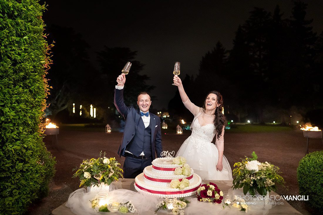 062 sposi taglio torta matrimonio wedding reportage villa acquaroli carvico bergamo 062 sposi taglio torta matrimonio wedding reportage villa acquaroli carvico bergamo