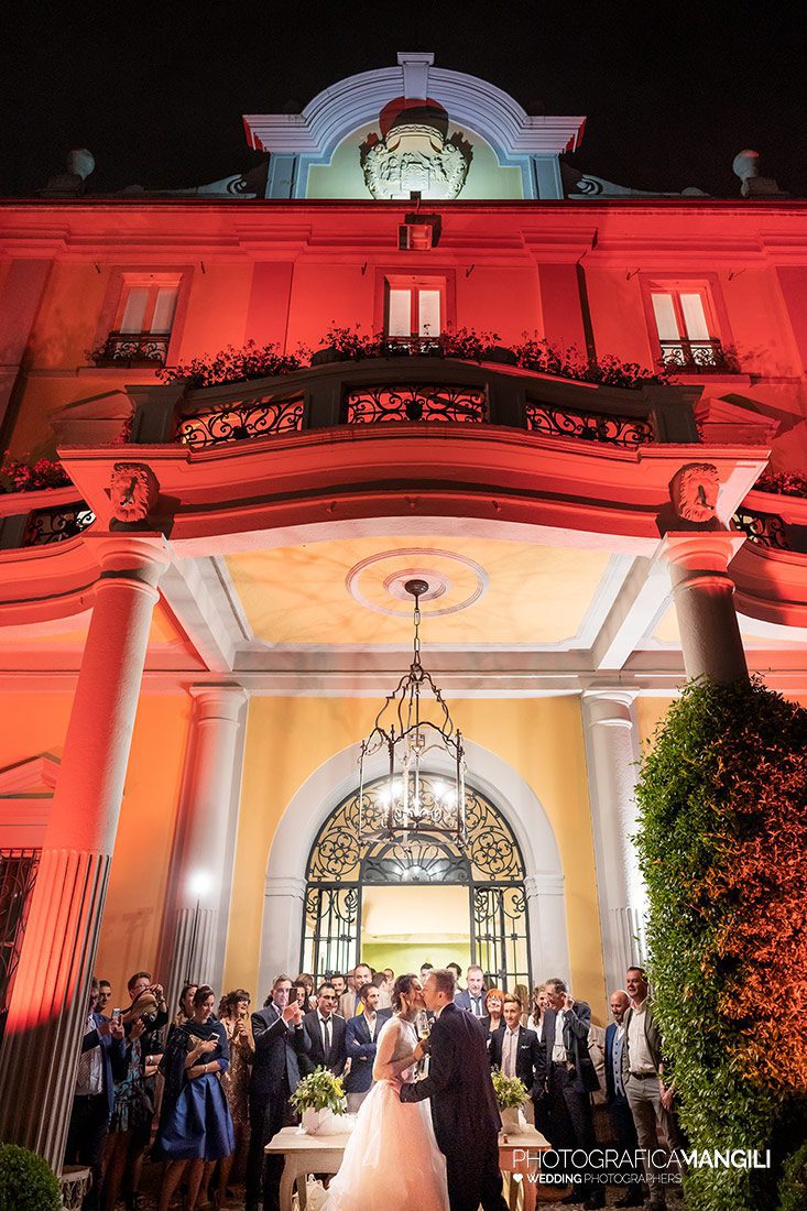 063 sposi taglio torta matrimonio wedding reportage villa acquaroli carvico bergamo 063 sposi taglio torta matrimonio wedding reportage villa acquaroli carvico bergamo