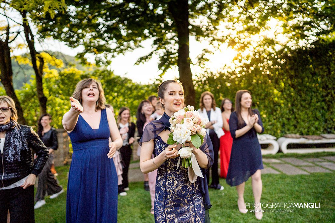 063 sposi matrimonio wedding lancio bouquet la palma palazzago bergamo 063 sposi matrimonio wedding lancio bouquet la palma palazzago bergamo