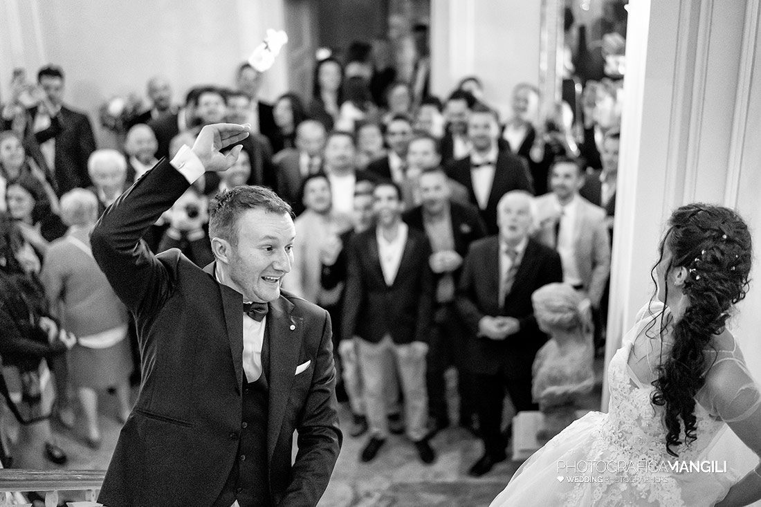 065 sposi lancio giarrettiera matrimonio wedding reportage villa acquaroli carvico bergamo 065 sposi lancio giarrettiera matrimonio wedding reportage villa acquaroli carvico bergamo