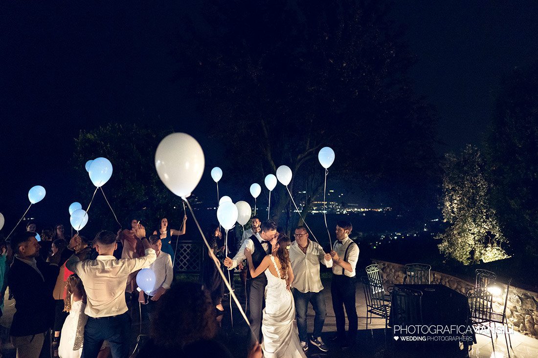 073 reportage wedding palloncini sposi foto matrimonio la catilina brescia 073 reportage wedding palloncini sposi foto matrimonio la catilina brescia
