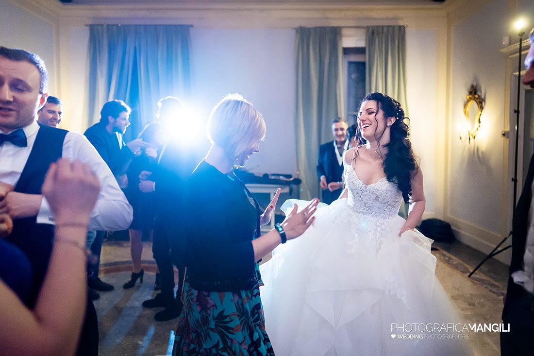 076 sposi ballo festa matrimonio wedding reportage villa acquaroli carvico bergamo 076 sposi ballo festa matrimonio wedding reportage villa acquaroli carvico bergamo
