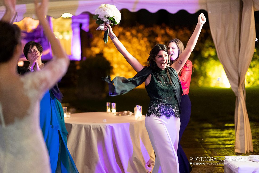 085 reportage sposi foto matrimonio lancio bouquet wedding castello rossino lecco 085 reportage sposi foto matrimonio lancio bouquet wedding castello rossino lecco