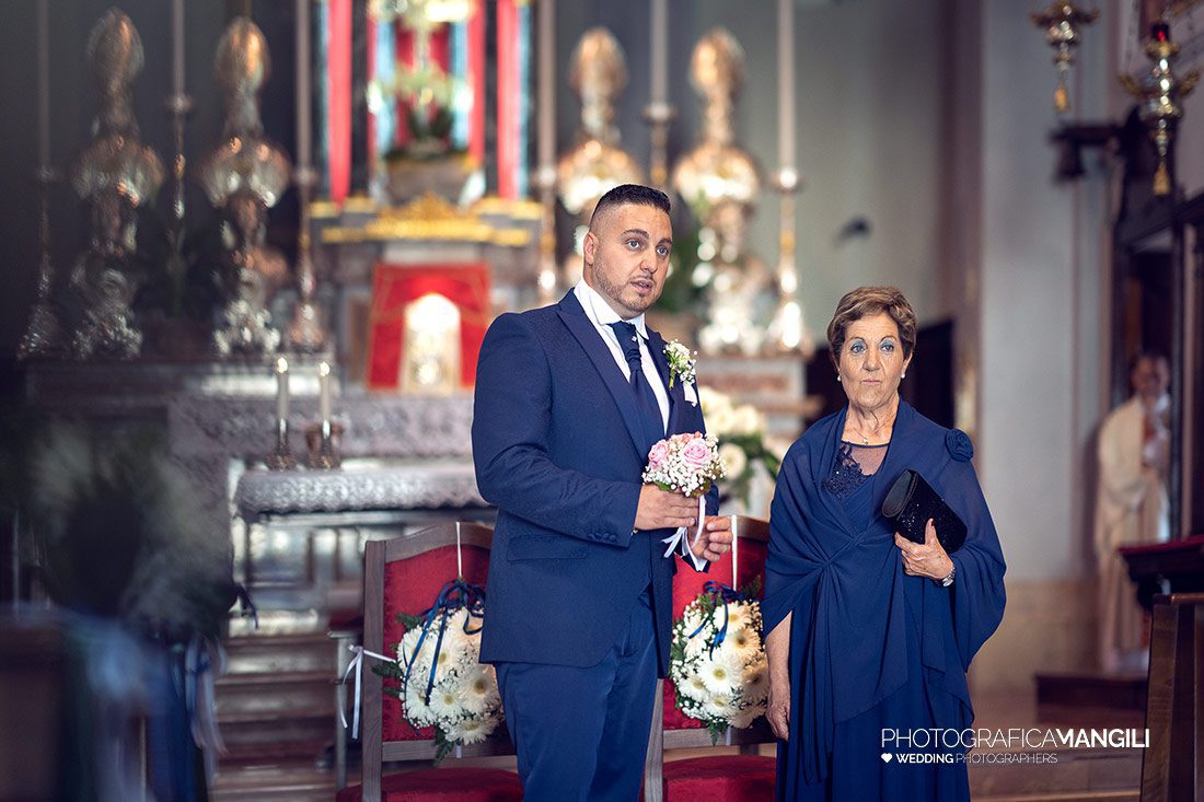 024 reportage ingresso chiesa carbonate como sposo foto matrimonio wedding 024 reportage ingresso chiesa carbonate como sposo foto matrimonio wedding