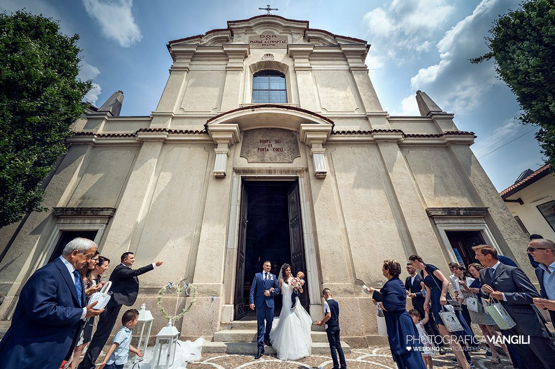 032 reportage cerimonia chiesa carbonate como lancio riso sposi foto matrimonio bergamo 032 reportage cerimonia chiesa carbonate como lancio riso sposi foto matrimonio bergamo