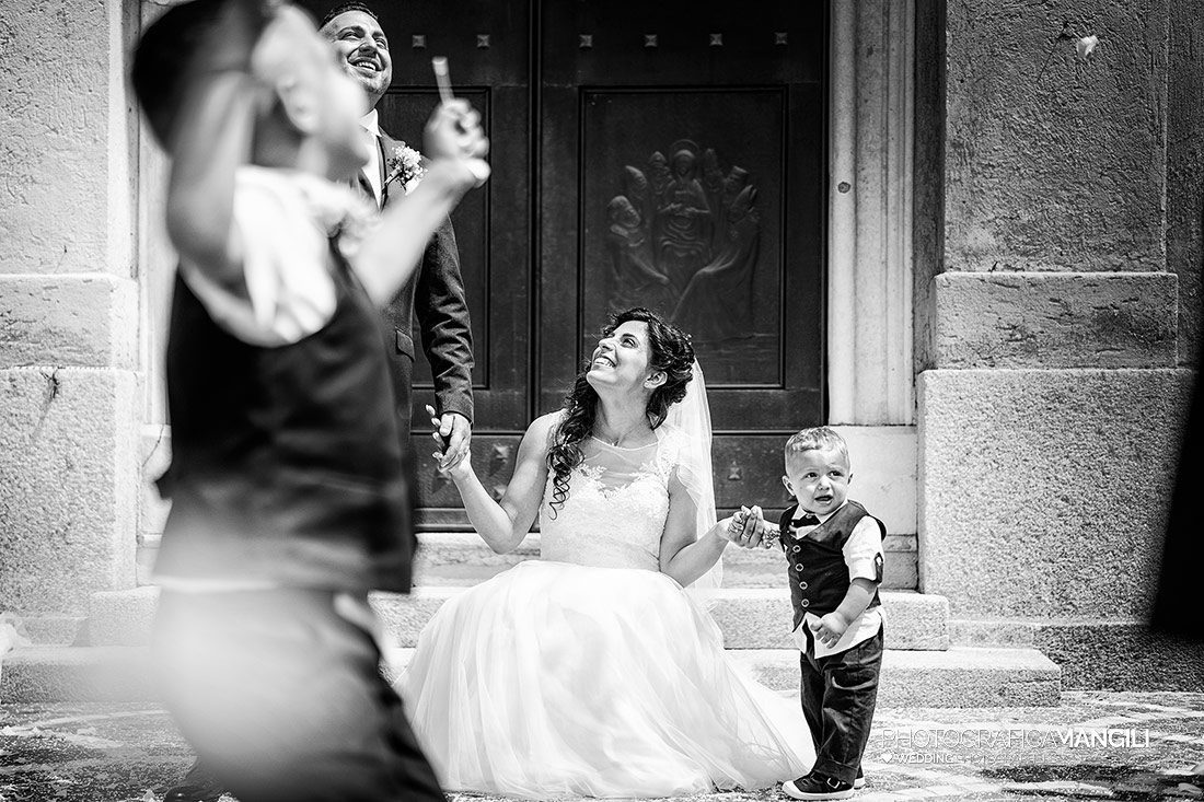 033 reportage cerimonia uscita chiesa carbonate como sposi foto matrimonio bergamo 033 reportage cerimonia uscita chiesa carbonate como sposi foto matrimonio bergamo