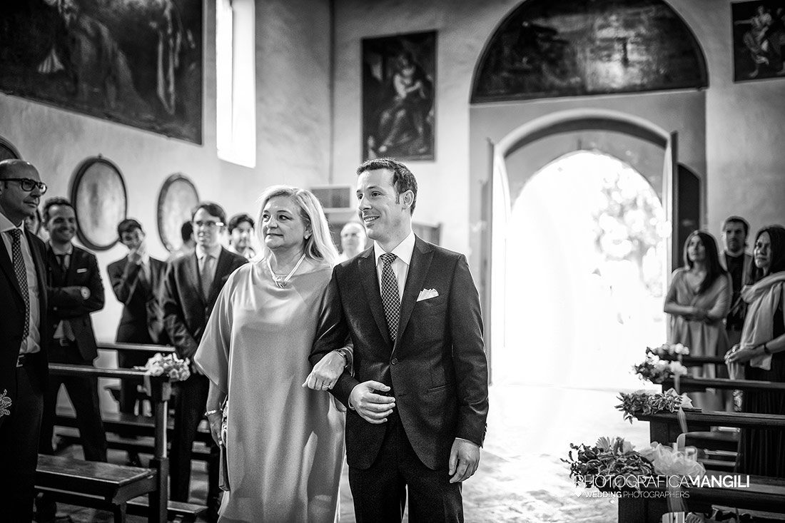 015 reportage ingresso chiesa san giorgio mandello del lario lecco sposi cerimonia foto matrimonio wedding 015 reportage ingresso chiesa san giorgio mandello del lario lecco sposi cerimonia foto matrimonio wedding