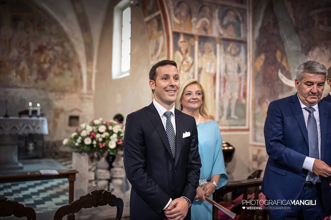 018 reportage ingresso chiesa san giorgio mandello del lario lecco sposi cerimonia foto matrimonio wedding 018 reportage ingresso chiesa san giorgio mandello del lario lecco sposi cerimonia foto matrimonio wedding